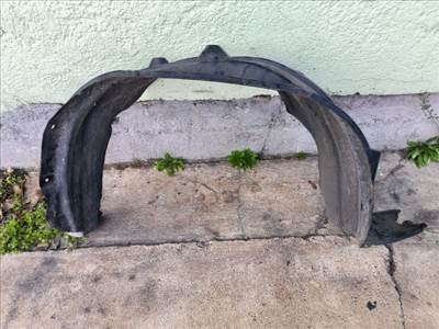 Toyota Yaris Cross (XP210) Jobb első Dobbetét kerékjárati műanyag 538750d421