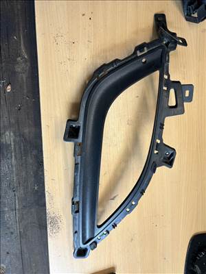 Hyundai i30 (GD) Jobb oldali ködlámpa rács 86564-a6030