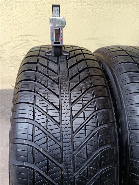  215/6016" újszerű Goodyear négyévszakos gumi gumi 1. kép