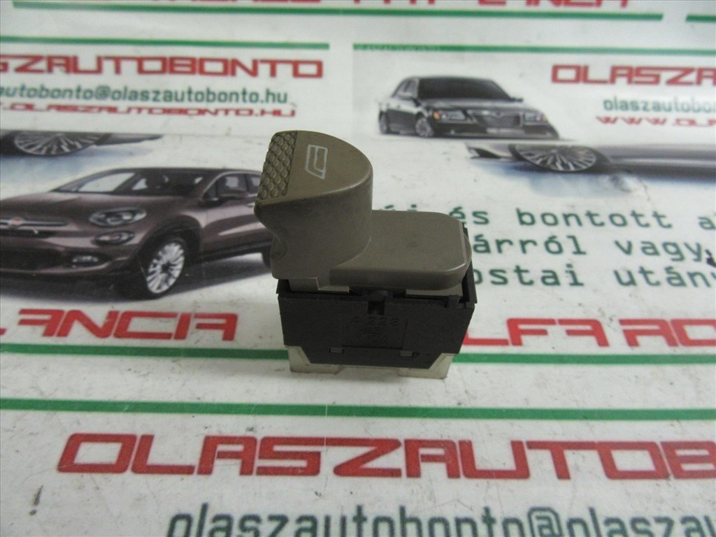 Fiat Bravo/Marea bézs színű,jobb első ablakemelő kapcsoló 1. kép