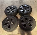 5x112 lyukosztású 18" újszerű (gyári felni) alufelni, rajta 215/55 használt Bridgestone nyári gumi