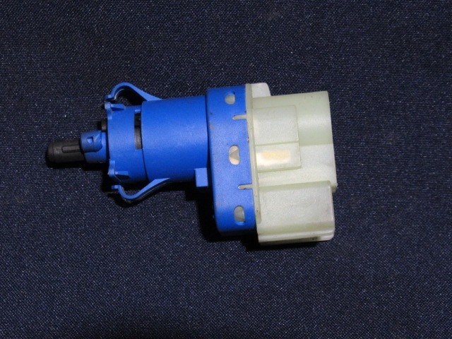 Alfa Romeo Giulietta 50520116 számú féklámpa kapcsoló 1. kép