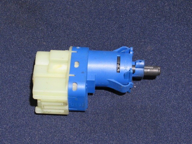 Alfa Romeo Giulietta 50520116 számú féklámpa kapcsoló 2. kép