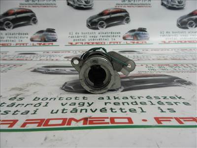 Fiat Grande Punto jobb első zárbetét ház 5 ajtós