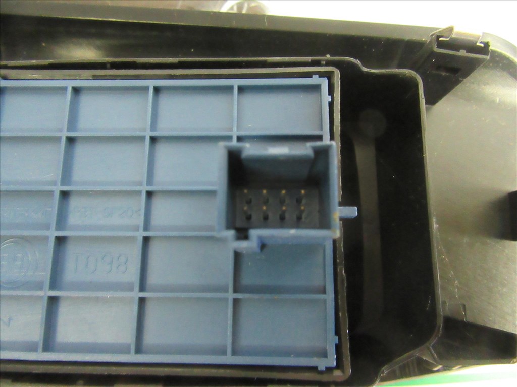 Fiat Doblo III. 735609851 számú, bal első ablakemelő kapcsoló 3. kép