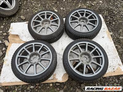  5x114.3 lyukosztású 18" új Gyári alufelni, rajta 205/45 új Goodyear téli gumi gumi 