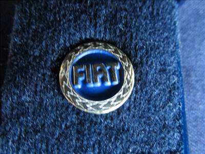 Fiat kitűző dísz dobozban kituzo002
