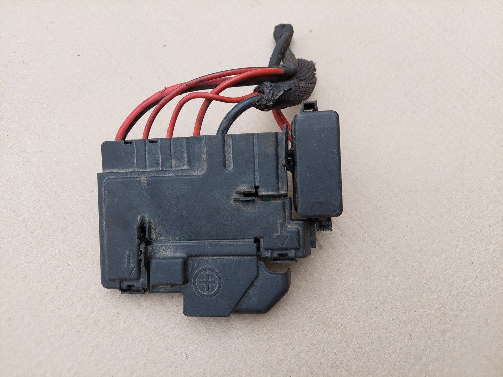 Skoda Rapid-Fabia-Roomster VW Polo biztosíték tábla akkumulátorra 6R0937548E 1. kép