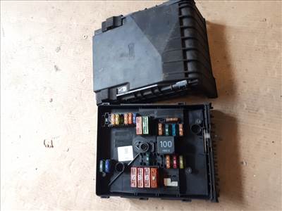 Skoda Octavia II-Superb II-Yeti biztosíték tábla 1K0937125D