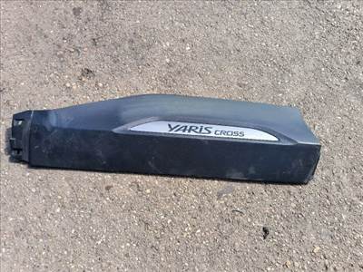 Toyota Yaris Cross (XP210) Jobb hátsó ajtó Díszléc 750770d020