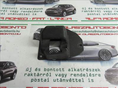 Fiat Fiorino/Qubo 735461744 számú, ketté nyíló csomagtér ajtó, jobb hátsó zár takaró