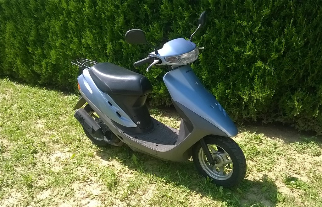 Eladó újszerű AF27-es Honda Dio 50cm3-es kétütemű robogó 1. kép