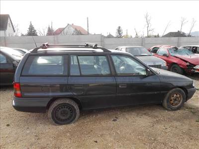Opel ASTRA F Kombi (51_52) 1.6 i tankajtó központizár motor 90414159