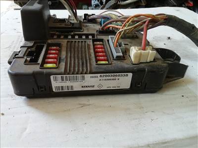 Renault Mégane II biztosítéktábla  8200306033b