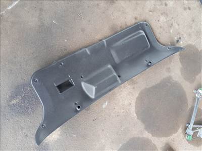 Opel Astra F 5 ajtós csomagtérajtó burkolat fekete gm90381237