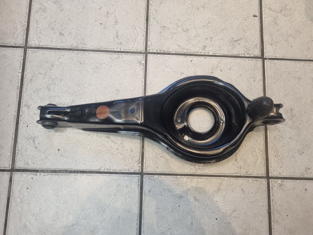 FORD FOCUS III Jobb/Bal hátsó Alsó Hátsó Lengőkar 1. kép