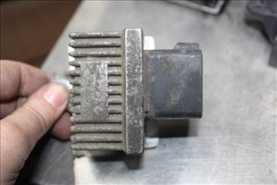 Renault Espace 2006-2009 izzítórelé 7700115078