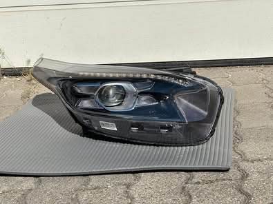 Eladó Kia XCeed jobb első LED fényszóró . J7921110 j792121080