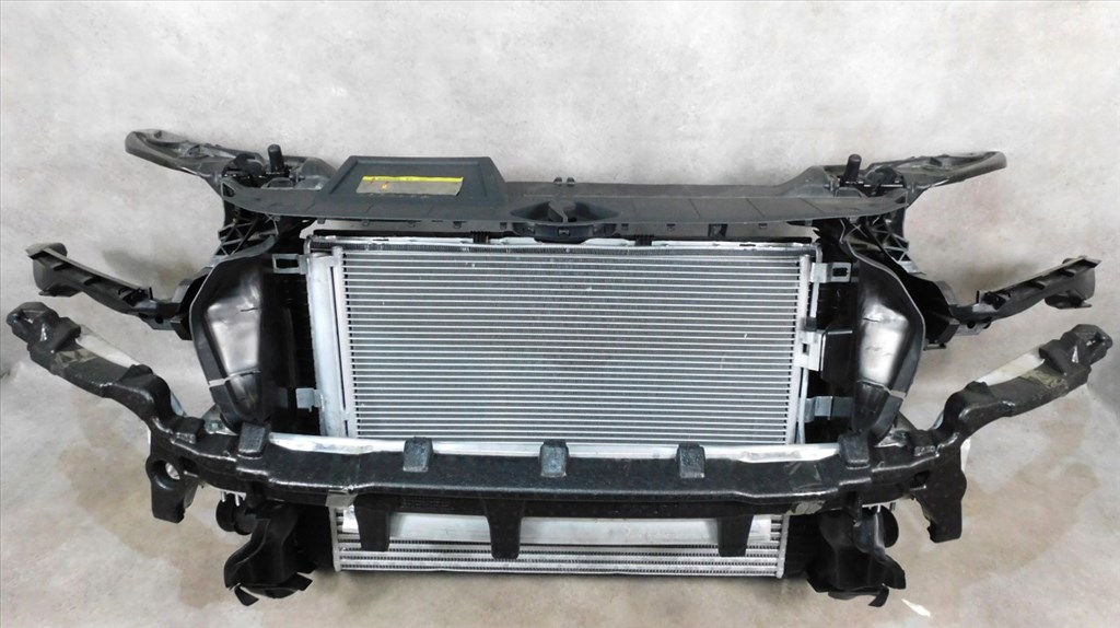Audi Q5 (8R), Audi Q5 (80A) Homlokfal 1. kép