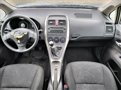 Toyota Auris 1.33 (E150) középkonzol 