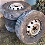 Eladó 4db 16-os 5x130-as Ducato,Jumper,Boxer Lemezfelni 215/75R16 Lassa nyári C gumival