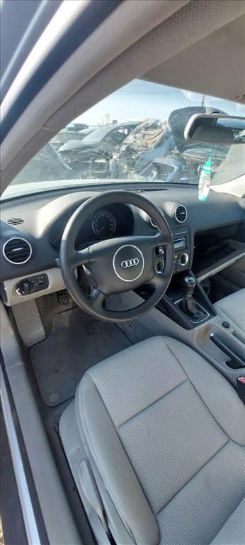 Audi A3 (8P) (8P) bontott alkatrészei 4. kép