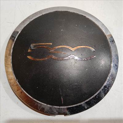 204479 Fiat 500 2007- felni közép kupak, a képen látható állapotban, egy rögzítő fül törött 51884863