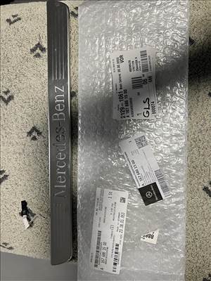 Mercedes GLS 400 X166 Küszöb embléma a1676861300