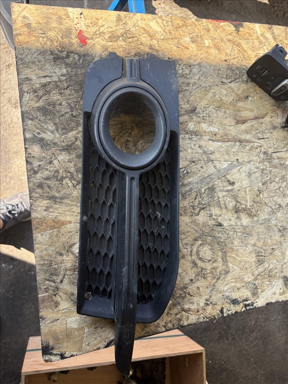 Audi A1 (8X) első ködlámpa rács  8x0807681b 1. kép