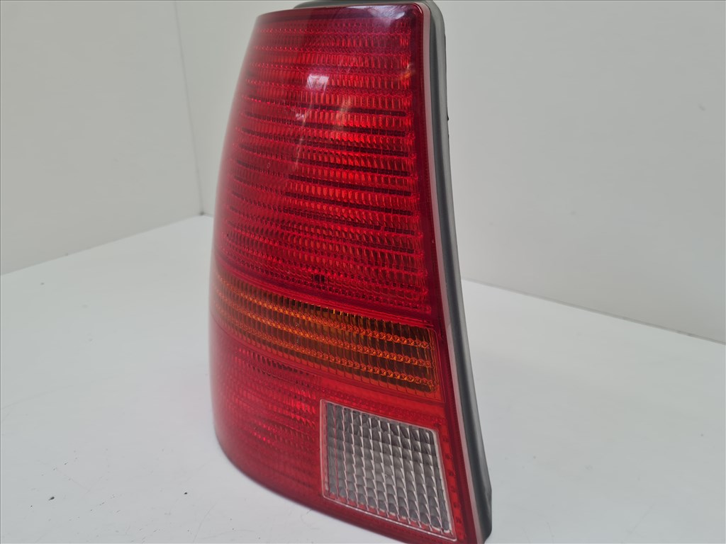 Volkswagen Golf IV kombi bal hátsó lámpa (foglalat nélkül) (20748) 1j9945075p 2. kép