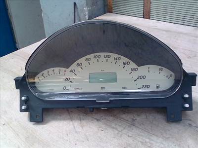 MERCEDES A140 Kilóméteróra