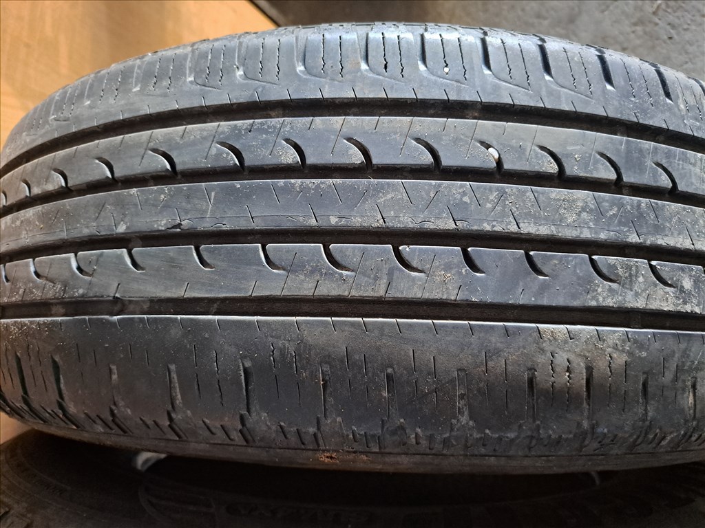 2db 225/65 R17 Goodyear Efficientgrip SUV 4x4 Négyévszakos gumi eladó!!! ára! 15000Ft/db  2. kép