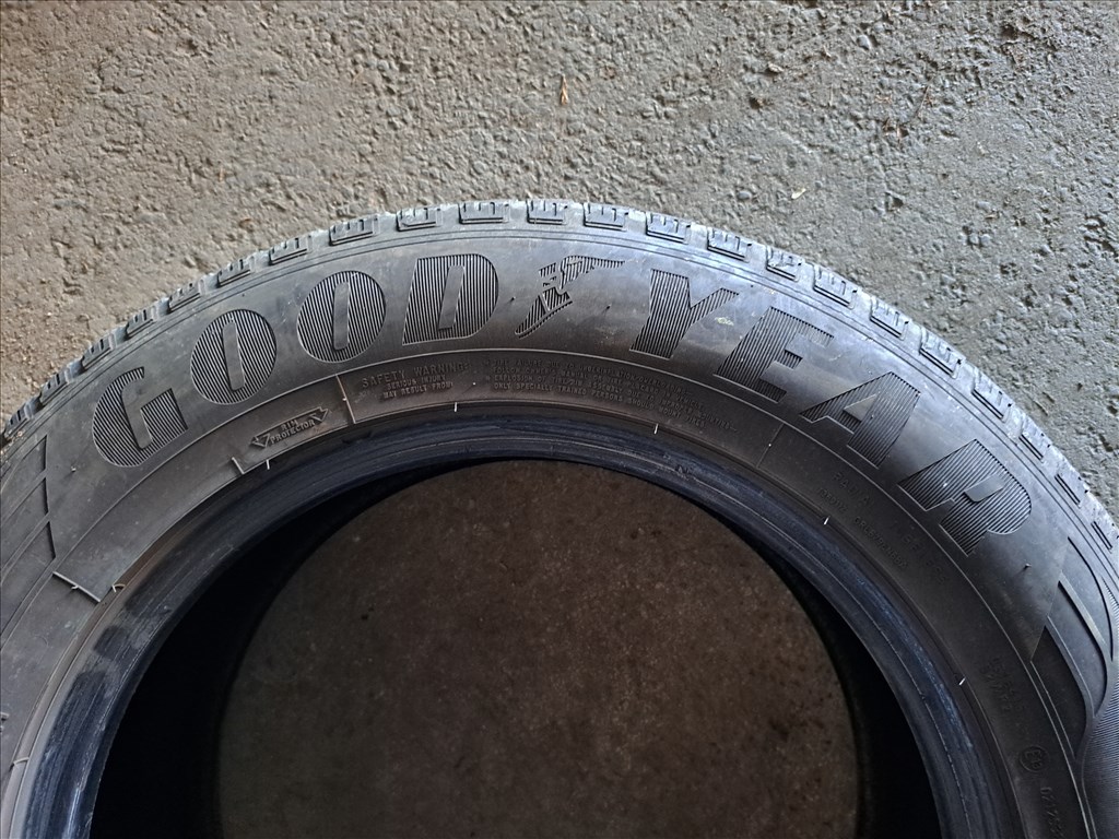 2db 225/65 R17 Goodyear Efficientgrip SUV 4x4 Négyévszakos gumi eladó!!! ára! 15000Ft/db  3. kép