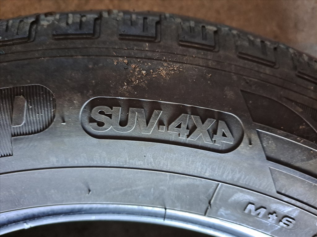 2db 225/65 R17 Goodyear Efficientgrip SUV 4x4 Négyévszakos gumi eladó!!! ára! 15000Ft/db  6. kép