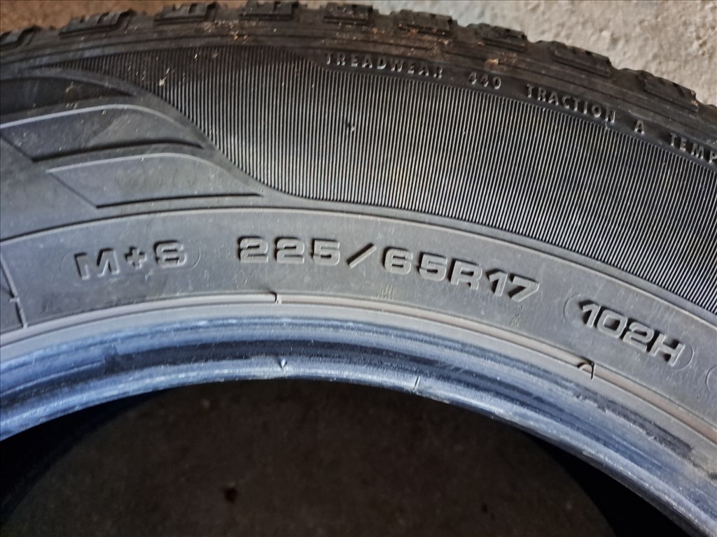 2db 225/65 R17 Goodyear Efficientgrip SUV 4x4 Négyévszakos gumi eladó!!! ára! 15000Ft/db  7. kép