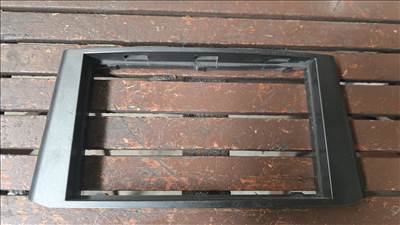 Toyota Avensis (T250) rádió díszkeret