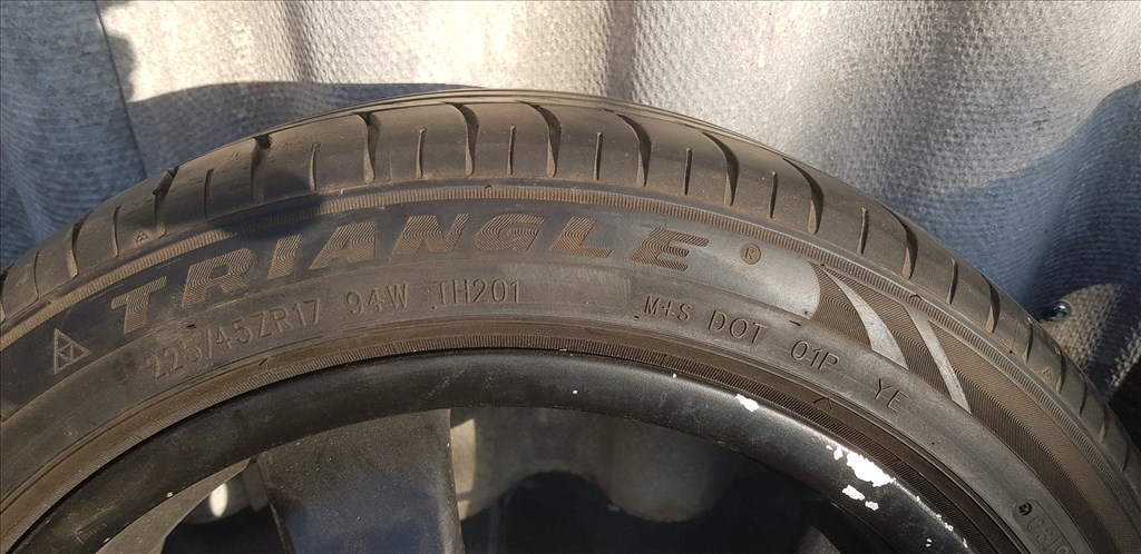  5x112 lyukosztású 17" használt OZ alufelni, rajta 225/45 használt Triangle nyári gumi gumi  3. kép