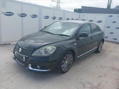 Suzuki Kizashi bontott alkatrészei