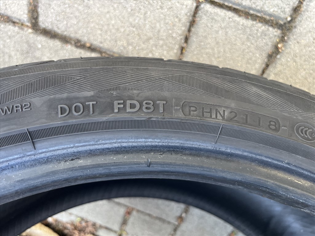  245/4019" használt Yokohama nyári gumi gumi 4. kép