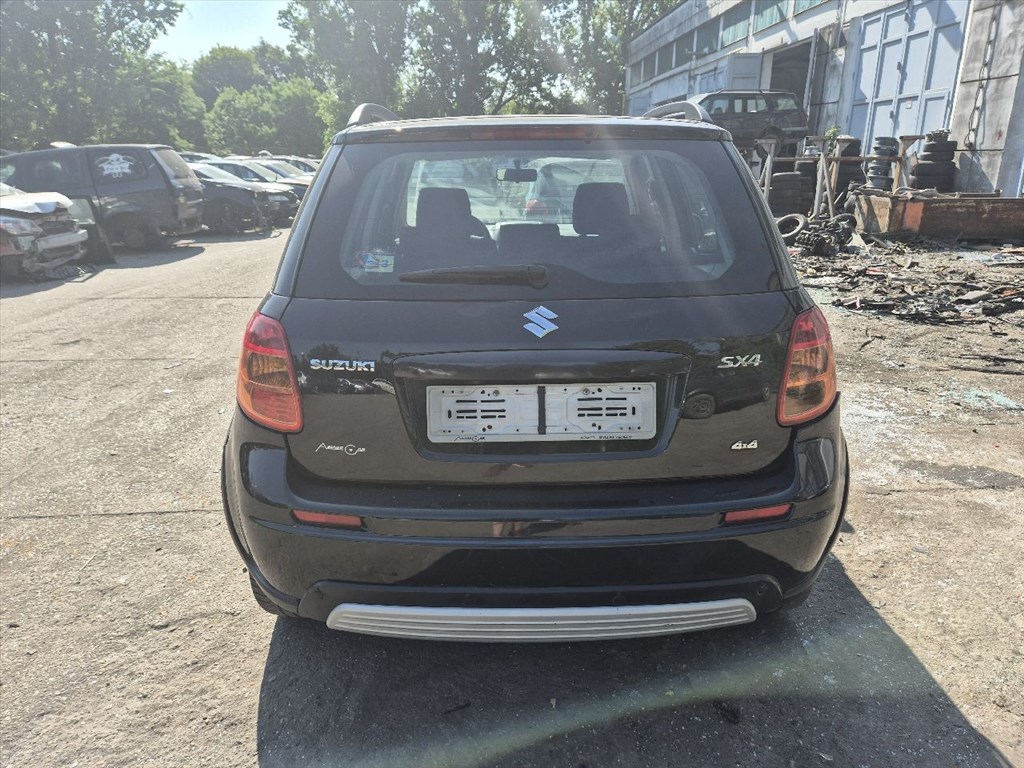 Suzuki SX4 I 1.9 DDiS i-4WD CSOMAGTÉR ajtó  1. kép