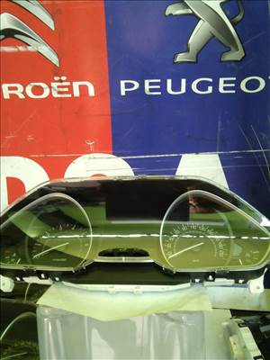 Peugeot 208 I Óracsoport  9813848780