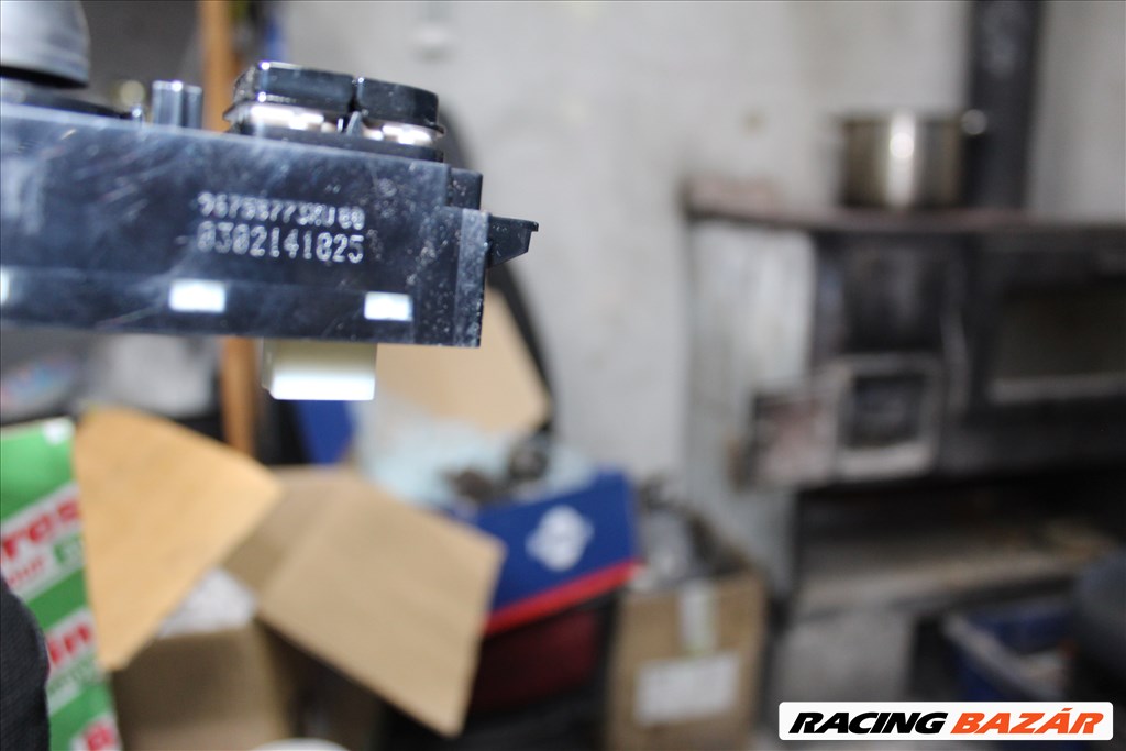 Peugeot 208  2014 cd fejegység   9806729580 1. kép