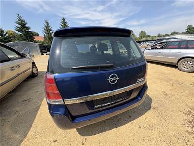 Opel Zafira B csomagtérajtó 