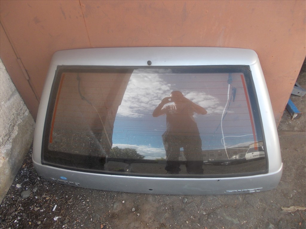 Suzuki Swift 5 ajtós ezüst csomagtérajtó 1989-2003 1. kép