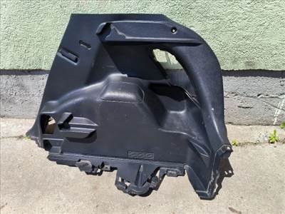Toyota Yaris (XP130/XP150) Jobb hátsó csomagtér burkolat 647300d240