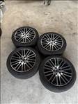 5x112 lyukosztású 18" újszerű (gyári felni) alufelni, rajta 225/45 használt Pirelli téli gumi