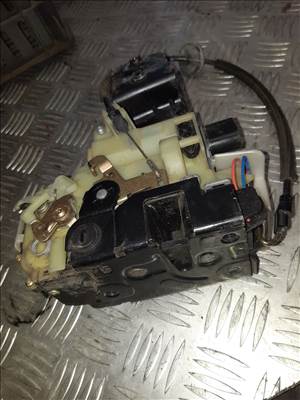 Volkswagen Passat B5 01-05 Bal Hátsó Ajtó Zárszerkezet + Központizár Motor 3B4 839 015M