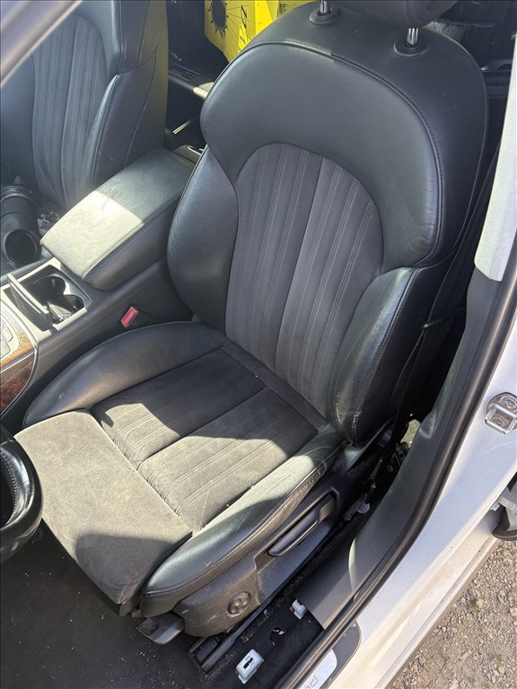 Audi A6 (C7 - 4G) bontott alkatrészei 2. kép