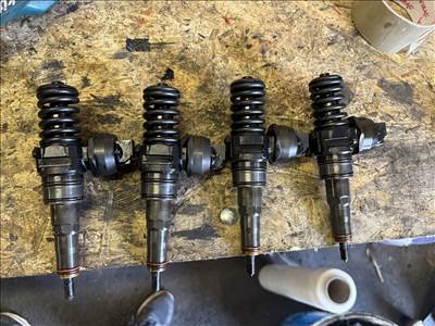 Volkswagen Passat B6 2.0 TDI Pd elem 038130073bq