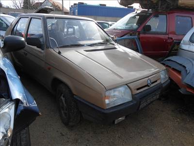 Skoda FAVORIT (781) 1.3 136 jobb hátsó belső lámpa